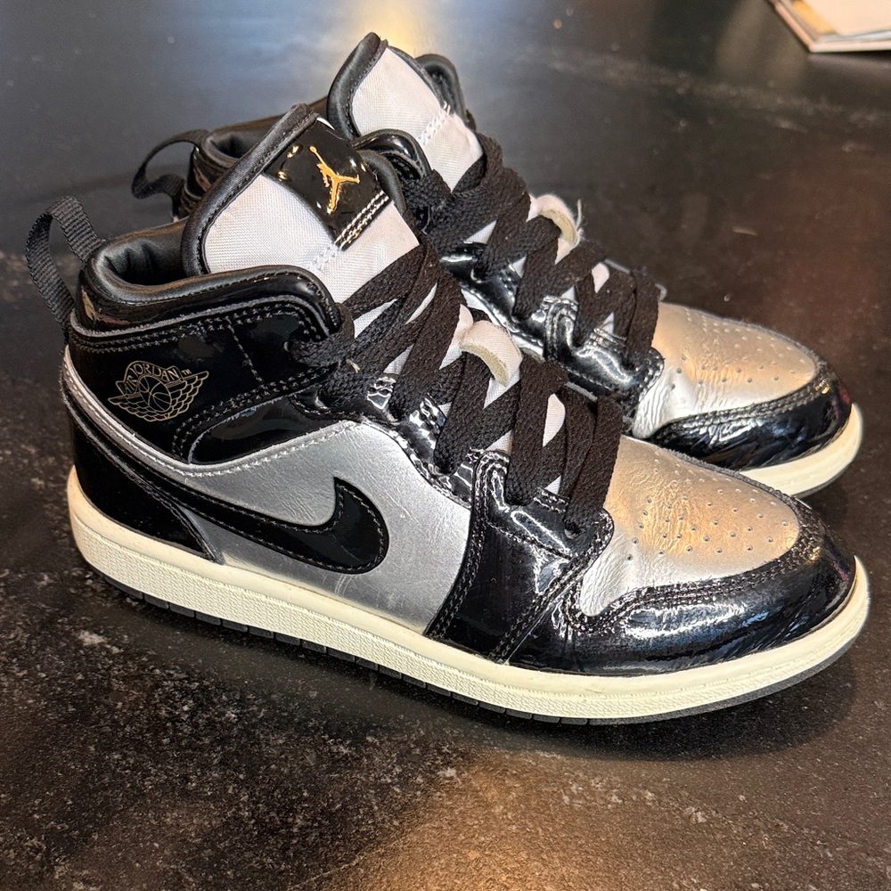 Nike Air Jordan 1 Mid SE PS Black Metallic Silver Gold